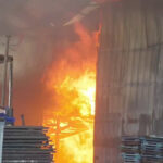 टेंट गोदाम में लगी भीषण आग, साढ़े तीन घंटे की मशक्कत के बाद काबू पाया गया