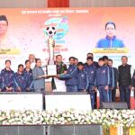 मुख्यमंत्री ने चैंम्पियनशिप ट्रॉफी के समापन समारोह में जनपद को विजेता ट्रॉफी एवं 05 लाख रुपये का चेक प्रदान किया