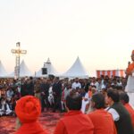 *नीलाधारा गंगा तट पर खाट पर चौपाल लगाकर मुख्यमंत्री ने सुनी ग्रामीणों की समस्या*