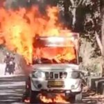 दौड़ रहे पिकअप वाहन में अचानक लगी आग,चालक ने कूदकर बचाई जान