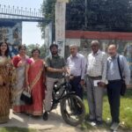 साइकिल से निकले डायट प्राचार्य, नए सत्र में विद्यालयों का किया अनुश्रवण