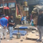 नगर निगम ने सार्वजनिक सड़क पर किए गए अतिक्रमण के विरुद्ध अभियान चलाया