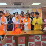 कांग्रेस को बड़ा झटका:  कांग्रेस के वरिष्ठ नेता साधुराम चौहान ने समर्थकों के साथ स्वामी यतीश्वरानंद के नेतृत्व में ज्वाइन की भाजपा