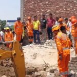 संतुलन बिगड़ने से बोरवेल के गड्ढे में गिरा 55 वर्षीय व्यक्ति