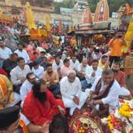 प्रधानमंत्री मोदी को सबसे लंबे समय तक प्रधानमंत्री बने रहने के रिकार्ड पर  पदाधिकारी और कार्यकर्ताओ ने गंगा पूजन किया