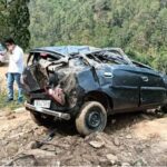 खाई में गिरी कार, चार की मौके पर मौत, दो की हालत गंभीर,