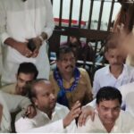 जिला महानगर कांग्रेस कमेटी ने कांग्रेस नेताओं पर दर्ज मुकदमों के विरोध में कोतवाली का घेराव किया