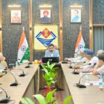 दुखी संयुक्त नागरिक संगठन के वरिष्ठ नागरिकों के शिष्टमंडल ने  जिलाधिकारी आशीष चौहान से मुलाक़ात की, समाधान पेश किए