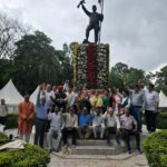 देश के लिए एक बार मरना, सौ जन्मों के समान, कारगिल शहीदों की याद में 2 मिनट मौन रखकर चिराग भी जलाए