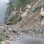 भूस्खलन से गंगोत्री राष्ट्रीय राजमार्ग अवरूद्ध,जिले में हाई अलर्ट
