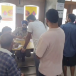 सड़क पर फैली रेता-बजरी पर बाइक फिसली, सवार युवा कारोबारी की मौत