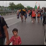 पांच साल के मासूम बच्चों से लेकर 60 वर्ष तक की बुजुर्ग महिलाएं भी कंधों पर कांवड़ रखकर गंगाजल लेने पहुंच रही