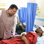 पीपलकोटी हादसे में घायल हुए श्रमिकों से अस्पताल में मिले मुख्यमंत्री धामी