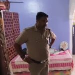 बुजुर्ग महिला की हत्या को अंजाम देकर कमरे में ताला लगा गए हत्यारे,