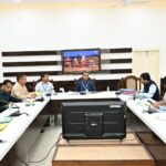 जिला निर्वाचन अधिकारी एवं जिलाधिकारी ने उपजिलाधिकारियों तथा खंड विकास अधिकारियों के साथ बैठक कर निर्वाचन संबंधी तैयारियों की समीक्षा