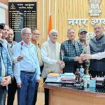 महत्वपूर्ण सुझावों के साथ संयुक्त नागरिक संगठन का शिष्टमंडल नगर आयुक्त आलोक पाण्डेय से मिला