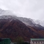 चोटियों पर बर्फबारी से बदरीनाथ धाम क्षेत्र सर्द हवाओं की चपेट में आया