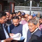 बिना अनुमित के लोकभवन गेट के सामने प्रदर्शन: हरीश रावत समेत 30 कांग्रेस नेताओं के खिलाफ मामला दर्ज