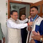 एशियन गेम्स में कांस्य पदक जीतने वाले कपिल पोखरिया ने मुख्यमंत्री पुष्कर सिंह धामी से भेंट की